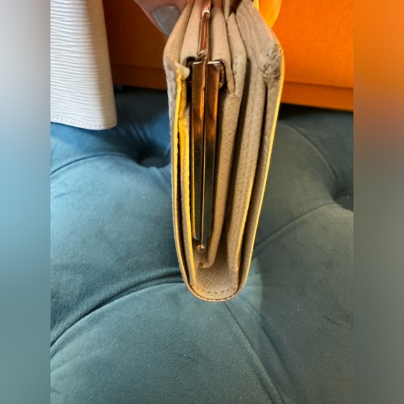 Louis Vuitton Epi kisslock/agenda BUNDLE - Picture 3 of 13